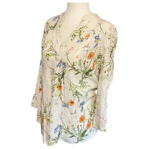 Linen & cotton blend floral 3/4 length sleeve top. Sz s